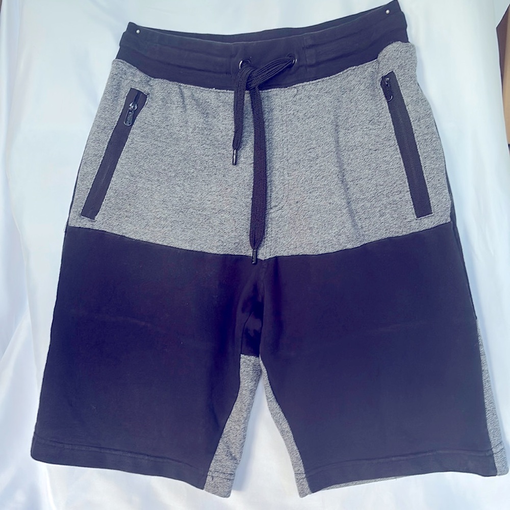CSG Champs Sports Gently Worn Gear Men’s Fleece Shorts Size M Gray/Black